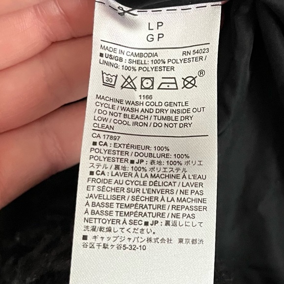 Banana Republic • Cozy Black Fuzzy Sherpa Jacket - Picture 3 of 5